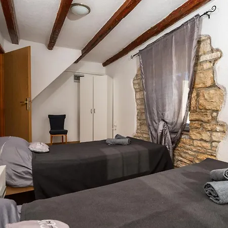 Typisch Istrisches Mit Garten Ferienhaus Roial